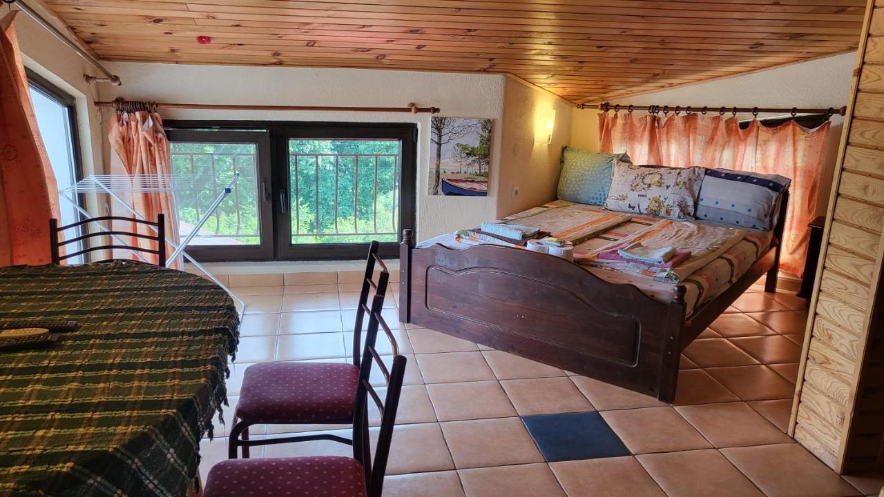 Guest House Fanny Sinemoretz Buitenkant foto